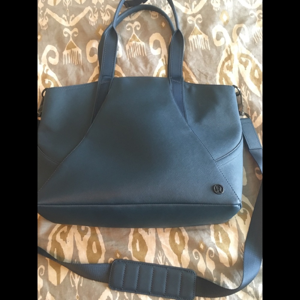 Lululemon purse/tote - only used a few times
